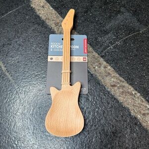 Kikkerland Rockin’ Kitchen Spoon – Guitar Design